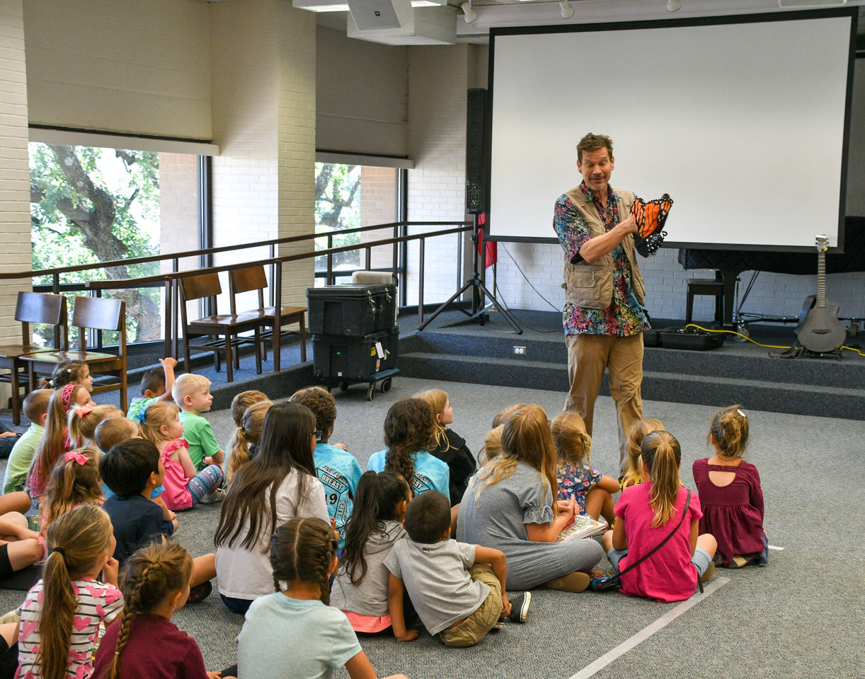 Singing zoologist Lucas Miller visits Bryan library